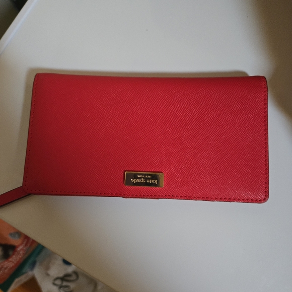 KATE SPADE NWOT  4PC BUNDLE RED FLORAL  REVERSIBLE TOTE BAG FREE WRISLET &WALLET - Picture 9 of 10